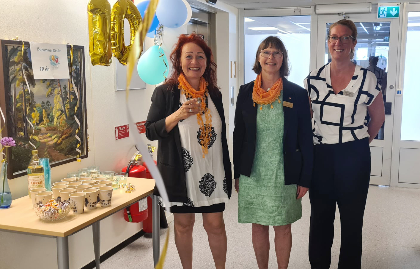 Brid Raab, Helena Ståhl och Carola Emriksson välkomnade till firandet.